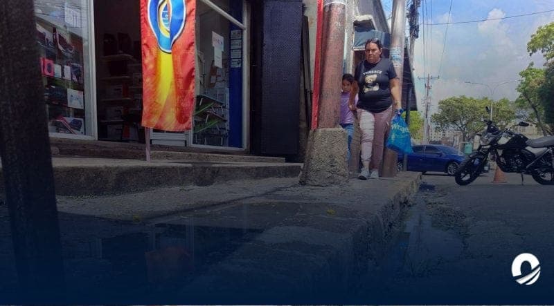 MONAGAS | Desborde de aguas servidas continúa afectando a comercios del casco central de Maturín