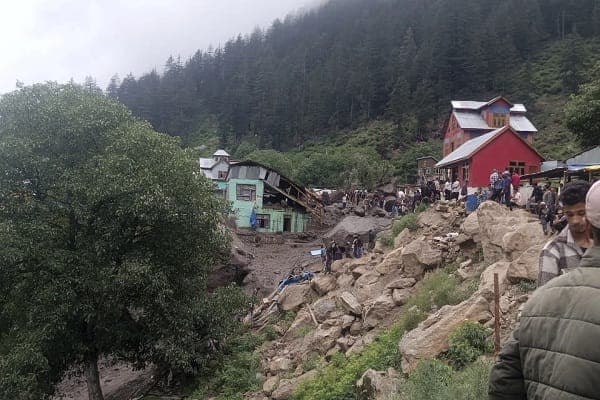 Al menos 34 muertos y 200 desaparecidos dejaron las fuertes lluvias e inundaciones en India