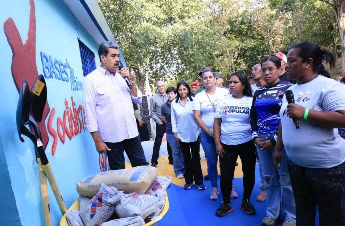Maduro ordenó fijar precios «justos» para el cemento y sancionar a especuladores
