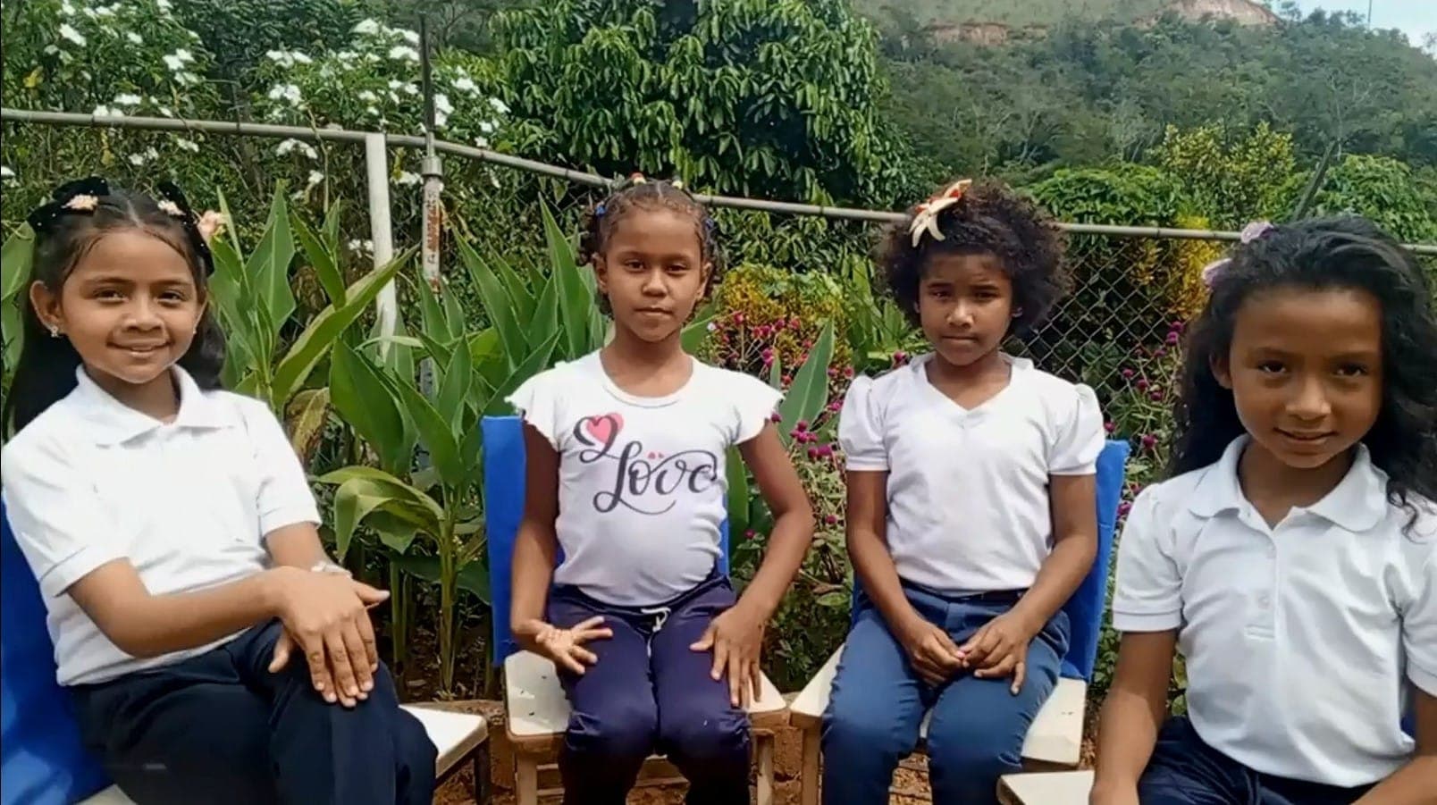 Niñas sucrenses conquistan las redes sociales con su programa «Venezuela Heroica»