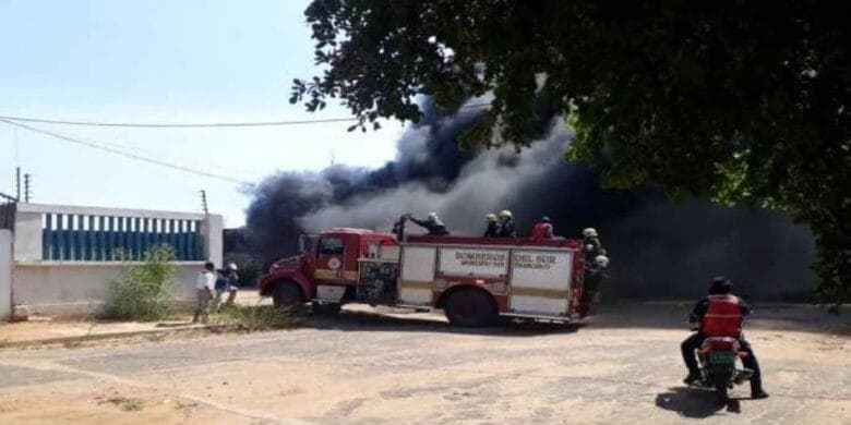 Se registró un incendio en galpón de una empresa en el Zulia: no hay heridos