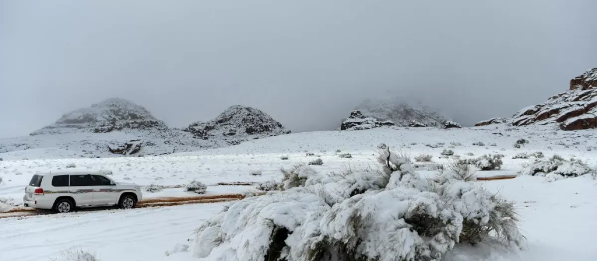 Tormenta invernal transformó el desierto de Arabia Saudita en un paisaje nevado